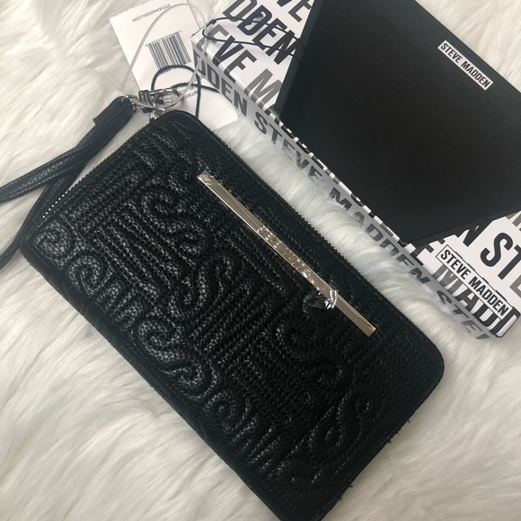 Steve Madden Handbags - Steve Madden Boxed Puff Wallet